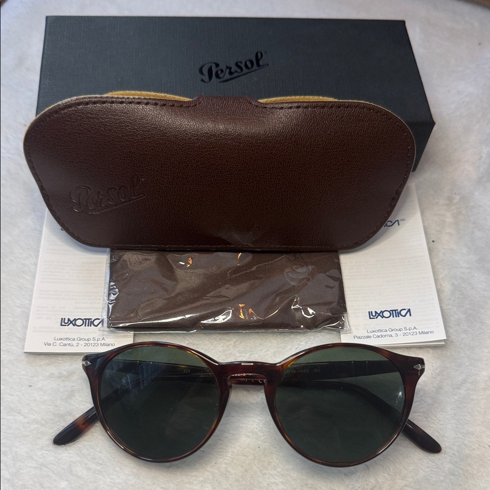 Persol LIKE NEW PO3092S-M Brown Sunglasses with Leather Case